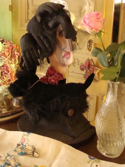 La Vénus à la voilette et au chien noir - Sculpture - Hauteur 44 x largeur 30 - 2015